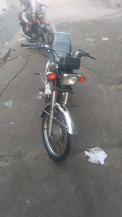 bike mai kisi bhi kisim ka kam nhi hai