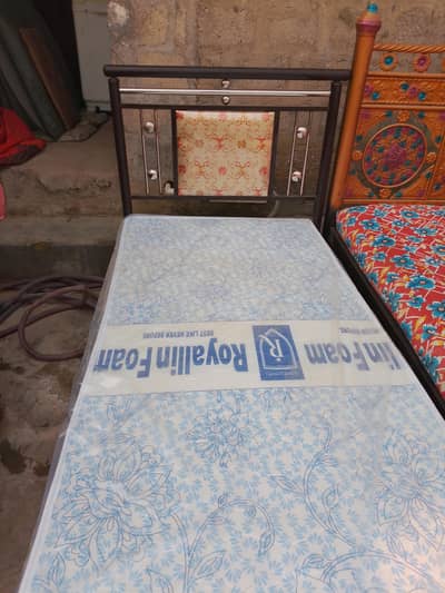 3×6 bed with new madicated matress