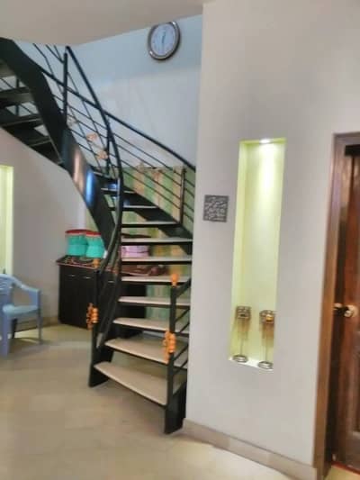 10 MARLA HOUSE AVAILABLE FOR SALE