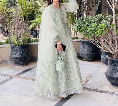 light green maxiii with white work