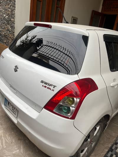 Suzuki swift DLX 2012