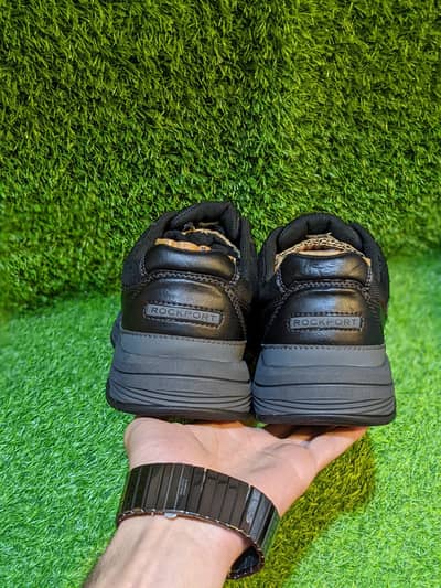 JOGGERS/RUNNING SHOES/SNEAKERS