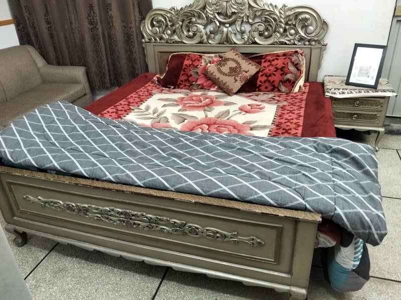 solid wood double bed 0