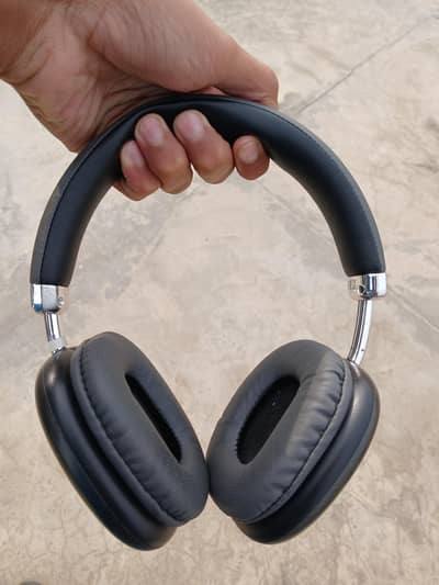 High Quality Over-Ear Headphones | Neat Condition