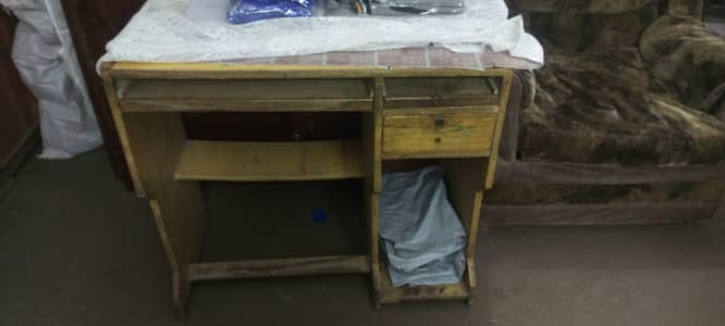 Computer table for sale