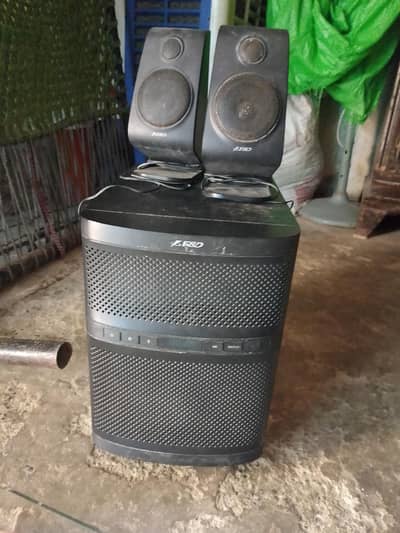 amplifier with speakers