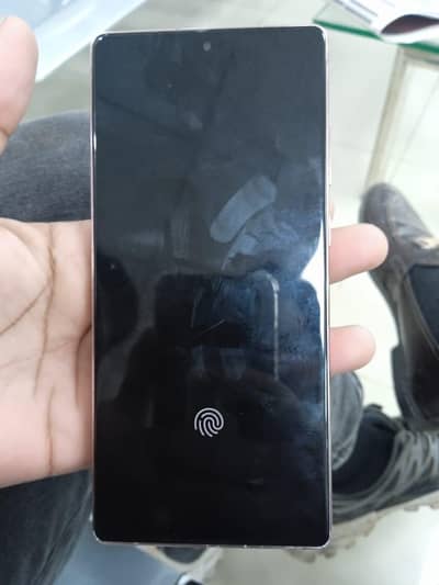 samsung not20 all OK ha screen me AK dot ha wo ap pic me dekh sakty ho