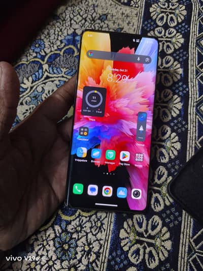 vivo v29 Egde Screen 10/10 hai aur gaming k liye best hai