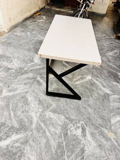 Office table brand new condition