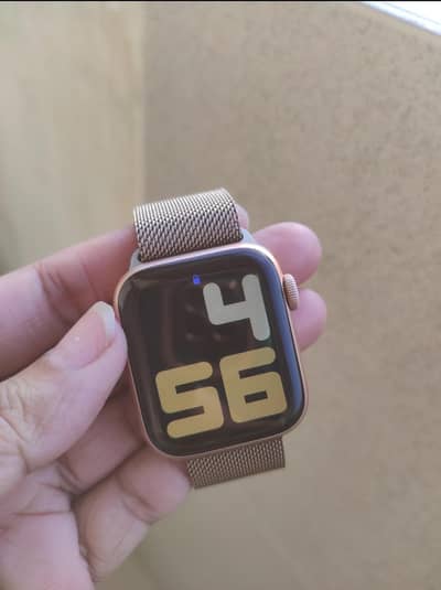 Apple Watch Series 6 – 40mm GPS (Original) – Box & Charger