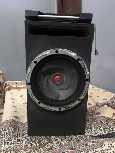 Speaker woofer with amplifier