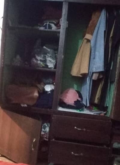 1 adad Alamari 1 adad parlour chair  1 adad parlour Shisha