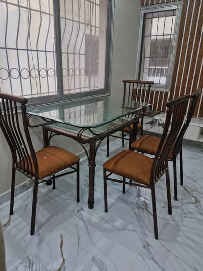 Urgent sale of dinning table with 04 Chairs