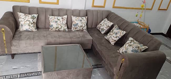 L shape aofa with centre table