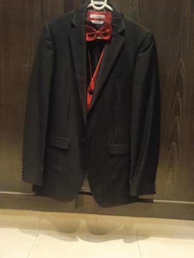 le chateau coat , west coat and matching bow