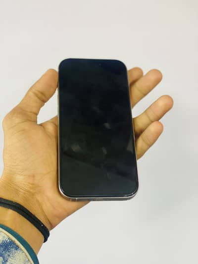 iPhone 16 pro natural titanium