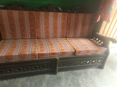 lakri ka sofa he