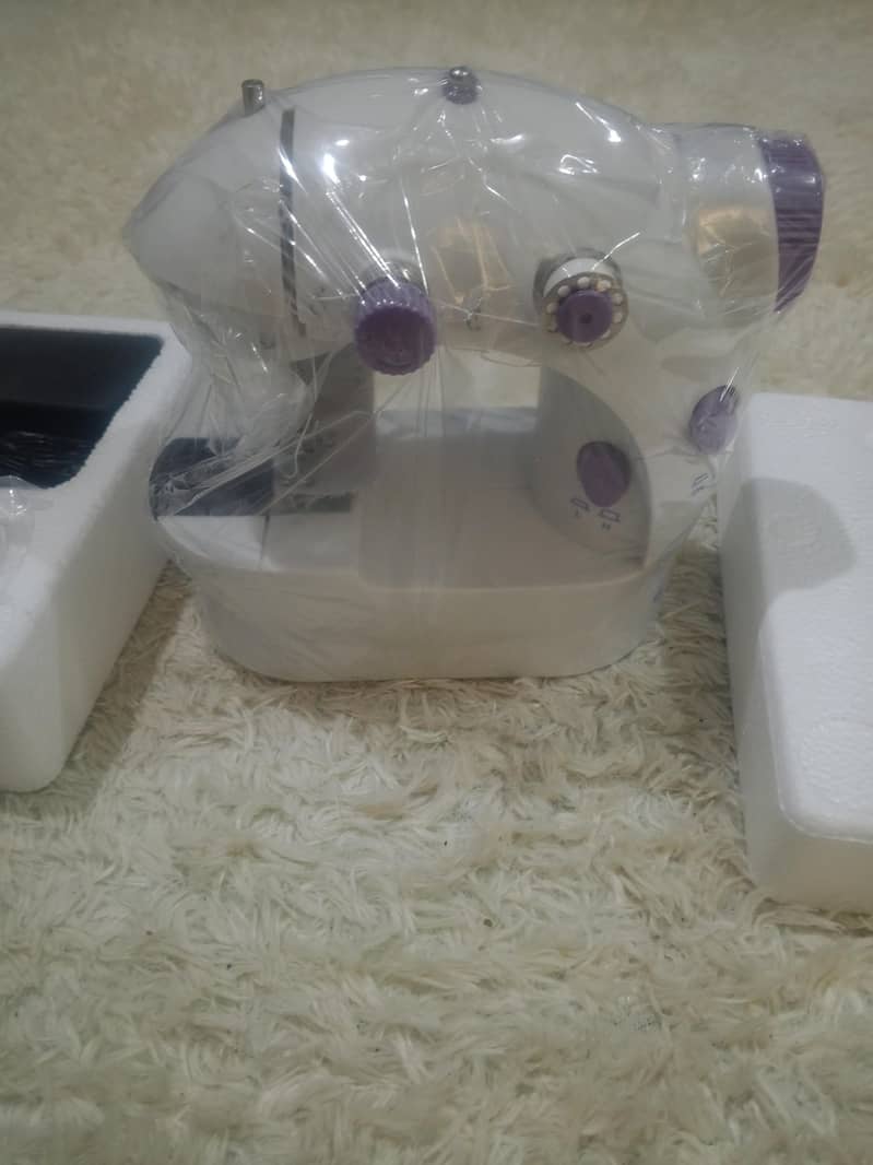 mini sewing machine 4