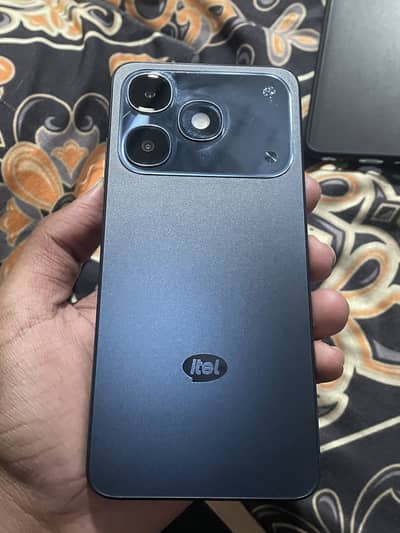 Itel A 90  4/64 gb  All ok  2 ma use  what’s app 03098030380