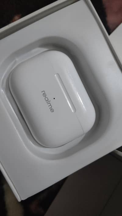 earbuds, airbuds, airpods