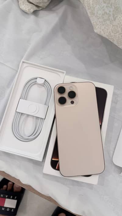 Iphone 16 pro max in warranty 10/10 100% battery (URGENT)