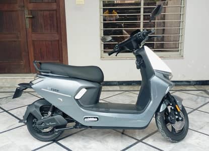 Evee S1 Electric Scooty