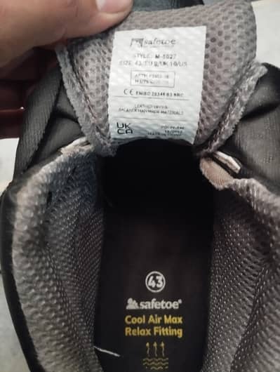 Safetoe Safety Shoes / Industrial Work Boots – Size 43