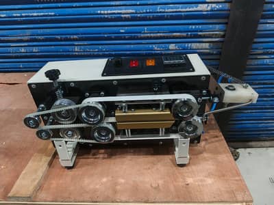 Band sealer machine with nitrogen filling system