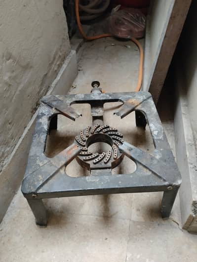 Two cages and gas salanar or cholha