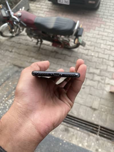 Iphone 7  32gb total geniune 0’3’3’2’2’2’3’2’6’9’1