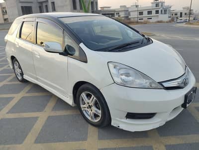 Honda Fit Shuttle hybrid 2012