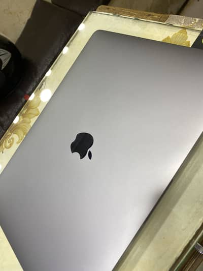 Macbook pro 2017 13 inch.