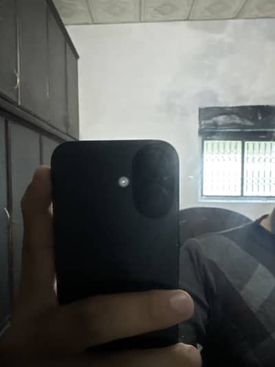 iPhone 16 black beauty factory unlock with 4 month sim time