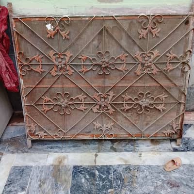 assalamualaikum I'm selling my home used windows and tr garder