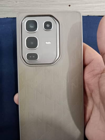 6 to 7 month used warranty still available 10/10 condition