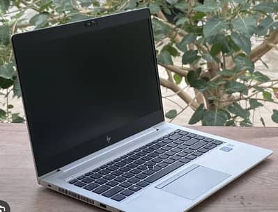Hp elitebook g5 840 16 gb ram 512 gb ssd core i7 8 generation