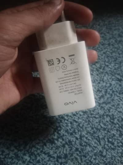jenuin box wala vivo y33s ka adapter. . !!