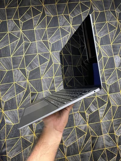 Apple MacBook Air M1 – 8GB / 256GB (Silver)