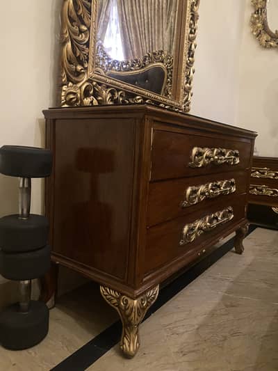 Wooden royal bed set