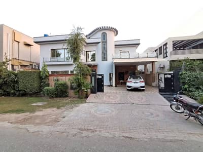One Kanal Used Modern Design Bungalow For Sale At Prime Location Of DHA Lahore Near To Park Masjid & Commercial Market.