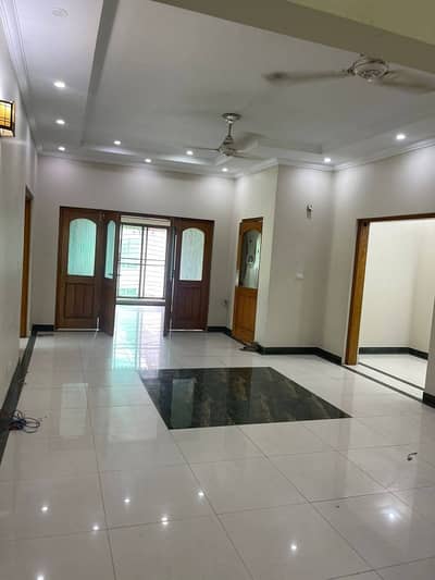 1 kinal lower portion for rent in uet housing society near NFC phase 1