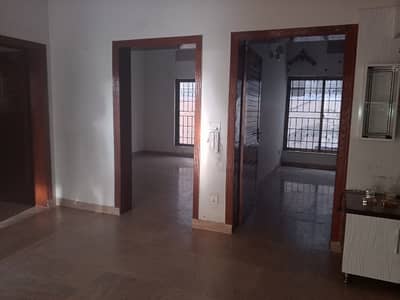 1 kanal Upper Portion Beautiful Location