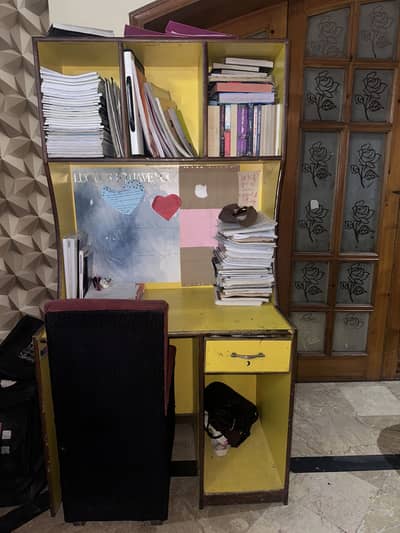 Spacious Study table