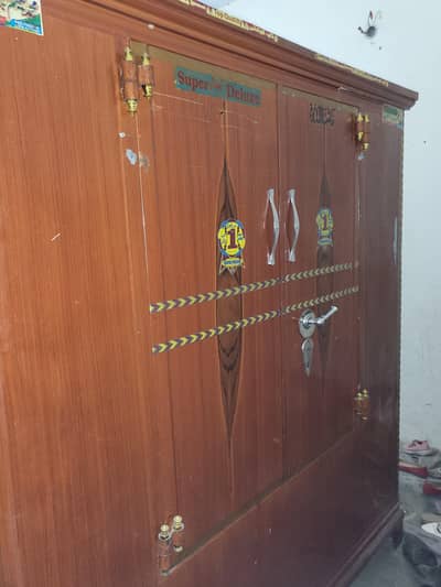 ایک عدد لوھے کا پیٹا جس کا وزن +115 کلو ھے دو دروازوں والا برائے فروخت