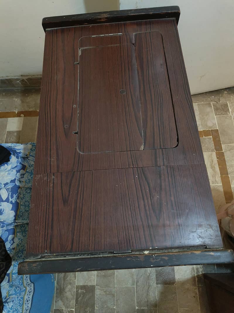 Singer Stitching table 1