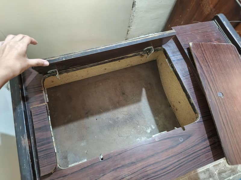 Singer Stitching table 2