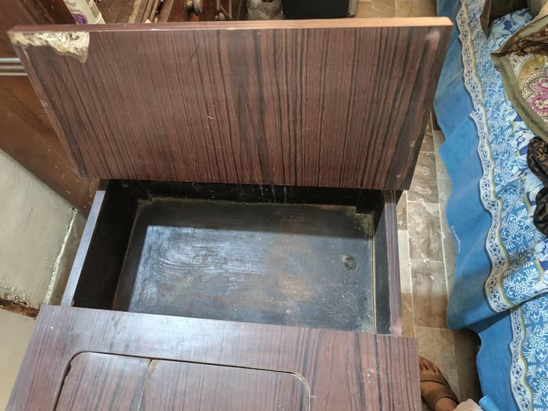 Singer Stitching table 3