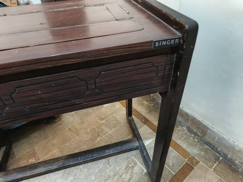 Singer Stitching table 6