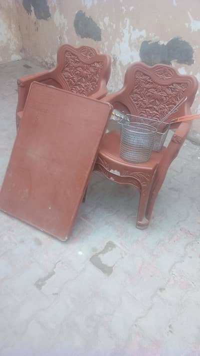 chair table for sale urgent