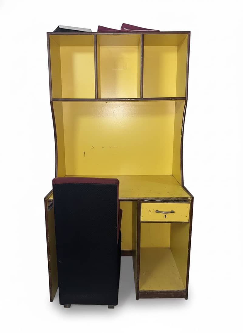 Spacious Study table 0